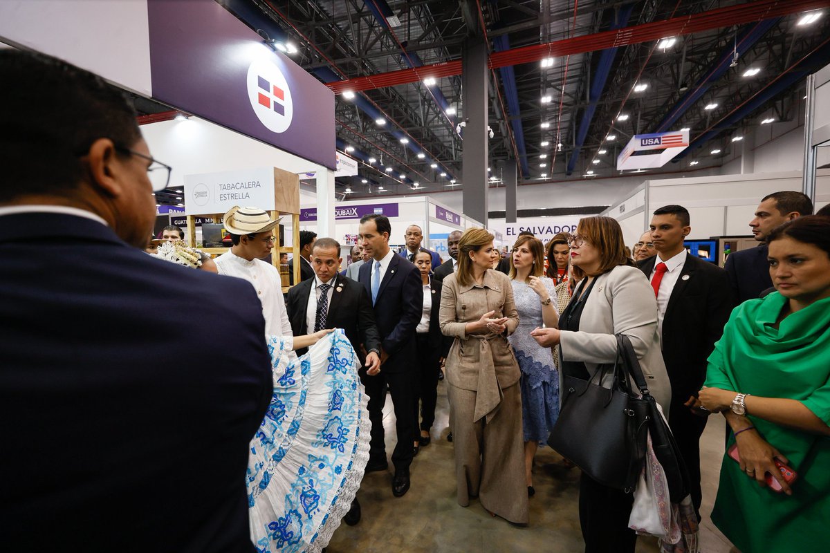 La Vpdta. <a href="/RaquelPenaVice/">Raquel Peña</a> asistió al acto de inauguración de <a href="/Expocomer/">Expocomer Panama</a> 2023, en el que fue oradora de fondo durante la apertura de esta exposición comercial internacional que impulsa la promoción y el posicionamiento de diversos sectores productivos del mundo. 🇵🇦 🇩🇴