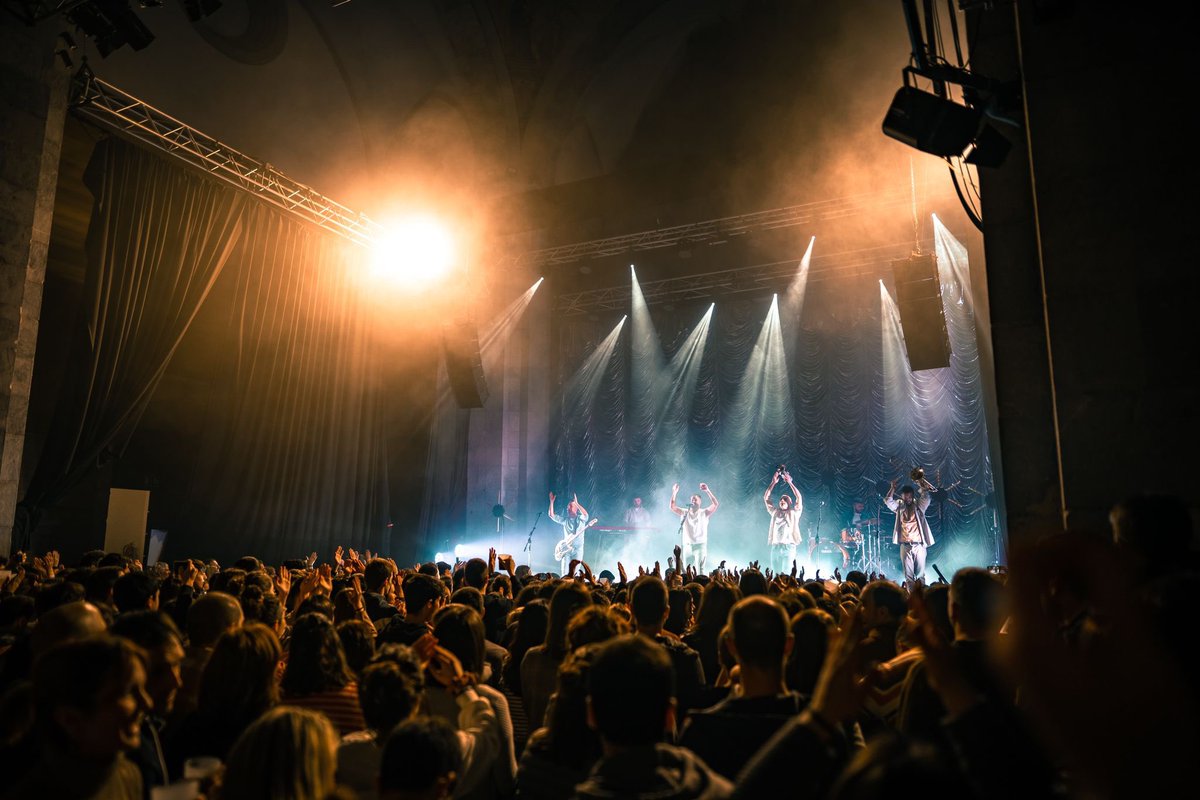 Eskerrik asko Azpeitia eta Errenteria horrelako hiru egun bizitzeko aukera emateagatik!🎉A ze bira hasiera Gipuzkoan! Adin guztietako jendea aurrean izateak izugarri pozten gaitu… handiak! 🥹🫶 
Eskerrik asko <a href="/JosuneArakis/">SÜNE</a>  💜
Eskerrik asko <a href="/buhosoficial/">Buhos</a> <a href="/BagaBigaeus/">baga biga musika ideiak</a> <a href="/ibilife/">Ibi Life (Ibai)</a> 🤗