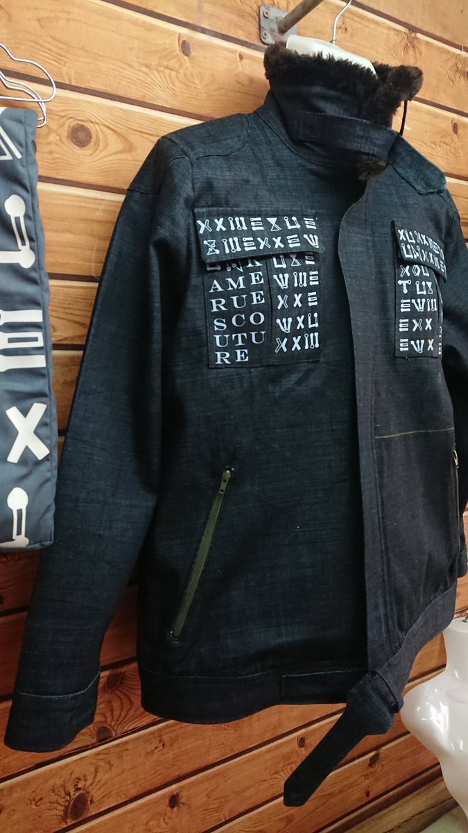 FashionModa237's tweet photo. Encore quelques détails à finir et le produit sera en vitrine @KameruesStore https://t.co/sFwrgQhjkh
