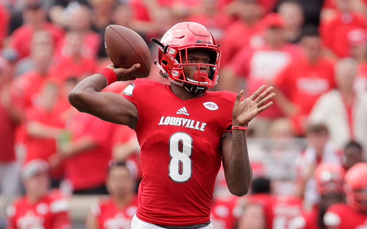 Carsonleelovett's tweet photo. #AGTG  Beyond grateful to receive an offer from the University of Louisville❤️!! #GoCards @pete_nochta13 @LouisvilleFB @CoachRush_CTFB https://t.co/ok13cJ1kIX