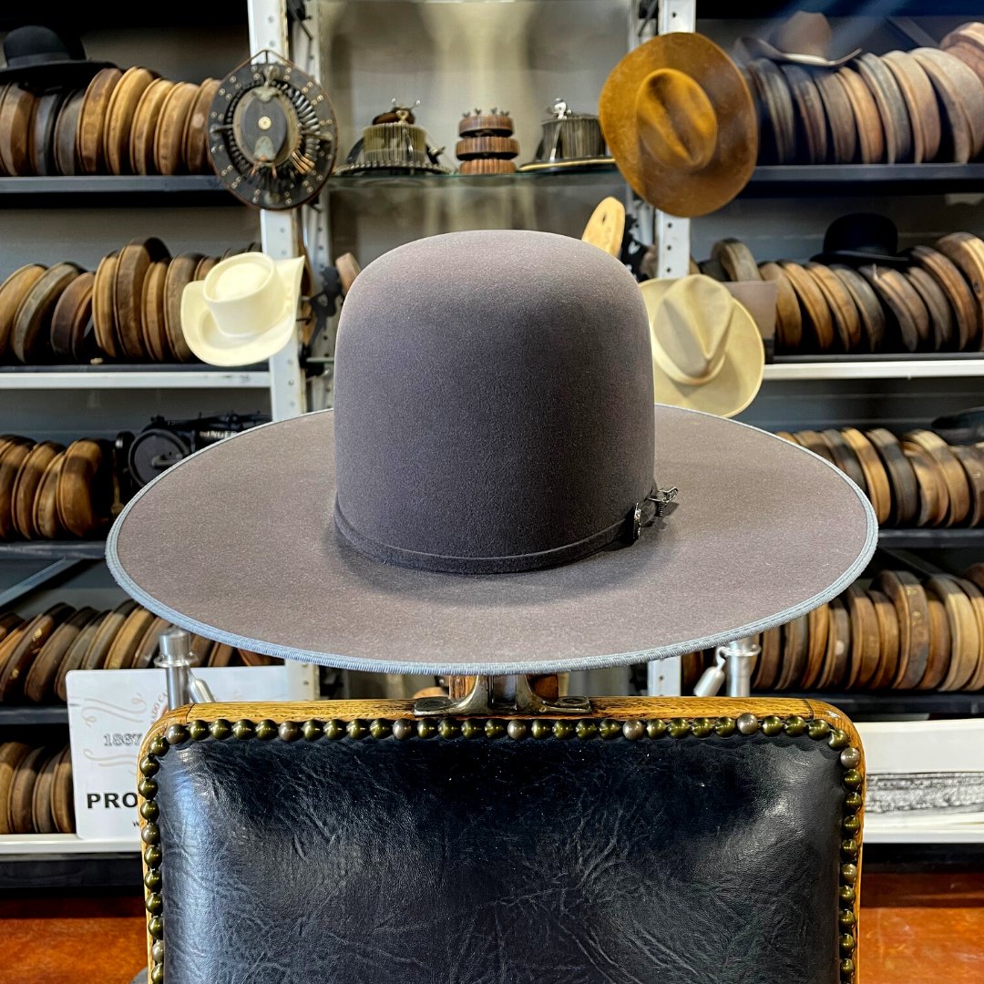 GreeleyHatWorks's tweet image. Customizations don't just stop at hat bands and feathers! 
.
Swipe to take a look at this rad underlay design! 🤘🏼🎩

#greeleyhatworks #customiscool #customdesign  #cowboyhats #cowgirlhats #handcrafted #handmade