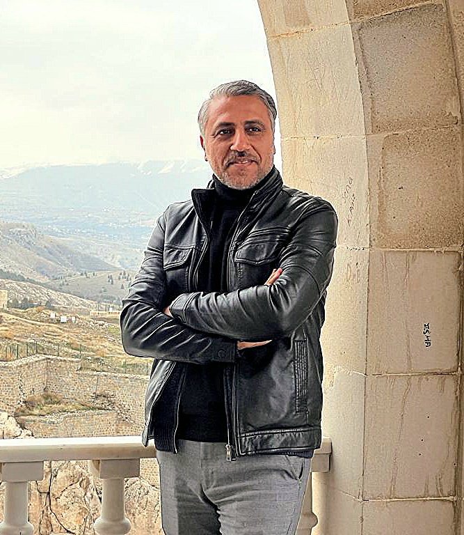DirectorAdem's tweet photo. Kalbiniz ile Gülün hayata 
içinizdeki fırtınayı kimsenin bilmesine gerek yok ... 

#fotograf #yönetmen #men  #instagram #instlike #portre #photography  #tv #cinema #movie #klaket #yönetmen #filmproduction #cinetography #filmdirector #director #istanbul #Turkey https://t.co/84Bpsa4Ecp