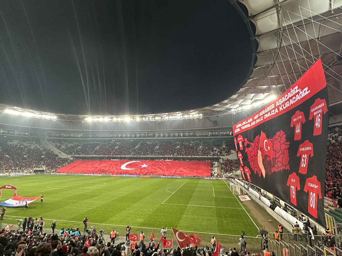 BursasporHb's tweet photo. Timsah Arena'da oynanan Türkiye-Hırvatistan maçında "TFF İstifa" tezahüratları atıldı. https://t.co/8C2ZyIkuni