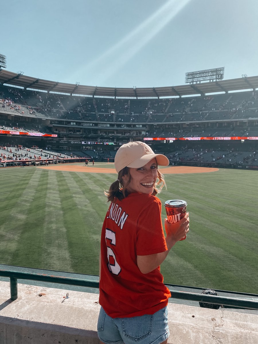 loookingforgrey's tweet photo. re-introducing myself before opening day:
i'm grey, and i'm a nationals fan living in san diego! i also follow the red sox closely and have season tickets to watch the padres at petco park, but i just love baseball as a whole (and trea turner... i'm obsessed with trea turner) https://t.co/dWNpPdLHOl