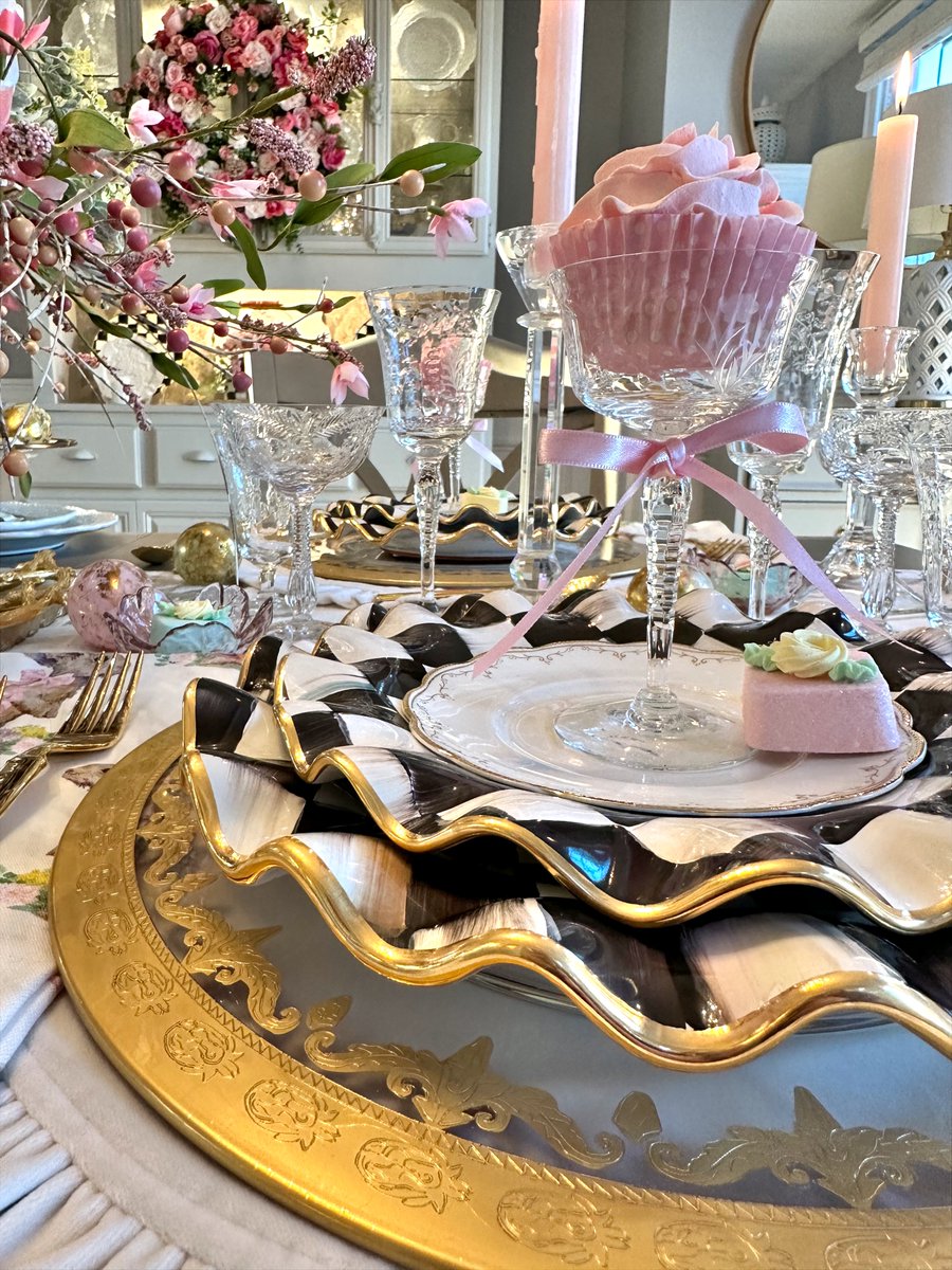 An Easter table terrifically topped by @HaverstrawHill with fluted Courtly Check dinnerware. 🎀 🖤 Shop these dining favorites and more here: bit.ly/3dUxf7L