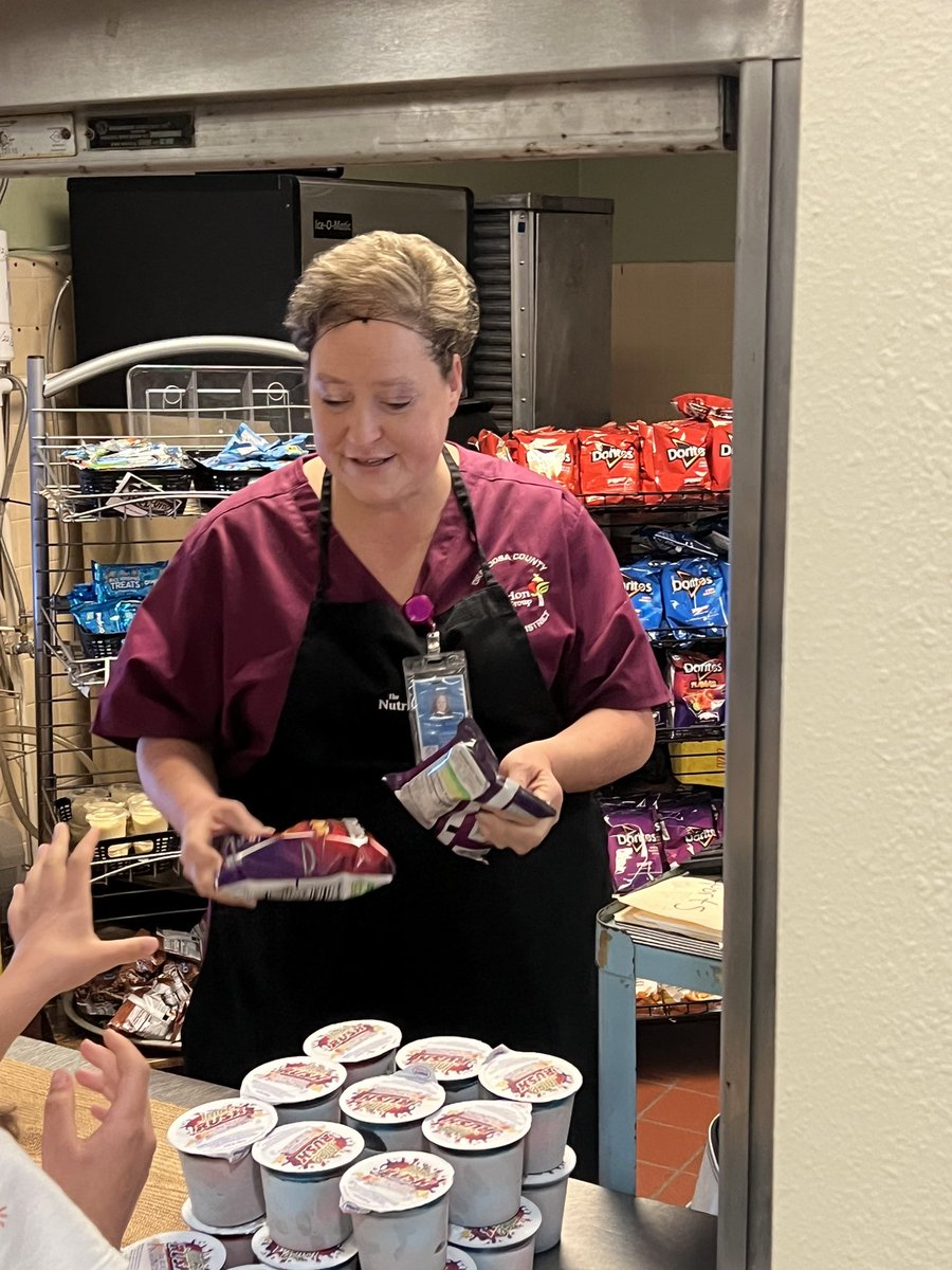 bagboy801's tweet photo. We love our lunchroom staff at Bob Sikes Elementary!  Today was #TacoTuesday! @mdchambers25 @OCSD1 @LindaEfwb @DianeKelley2020 @harrisonmag @CatherineDokey @HilaryDeMers @FLSchoolBoards @TNG_Corporate https://t.co/gw5x0fyAWd