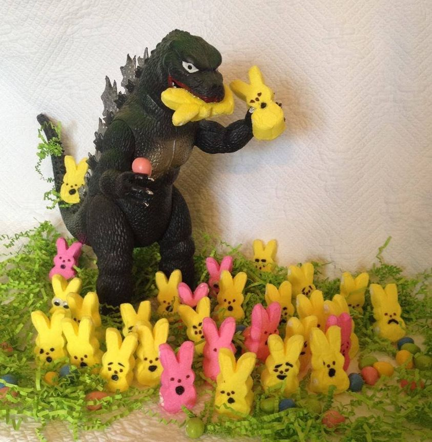 An easily made centerpiece for those 'special' relatives you will have over. The kids can help!
#EasterBunny #easterdecor #eastercrafts #Godzilla