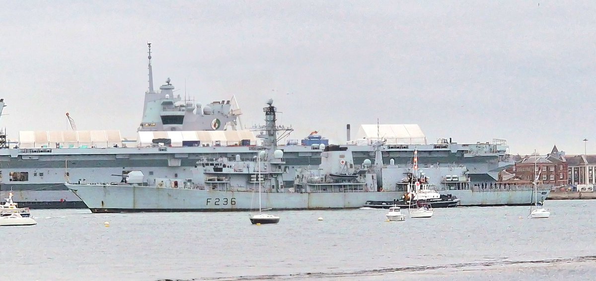 AWenham1's tweet photo. HMS Montrose seen arriving early this evening (last time?) @HMSMontrose @RoyalNavy @HMNBPortsmouth @NavyLookout @ThingsNavy @WarshipCam @WarshipsIFR @warshipworld #HMSMontrose #Type23frigate https://t.co/7yjpoKpw5a