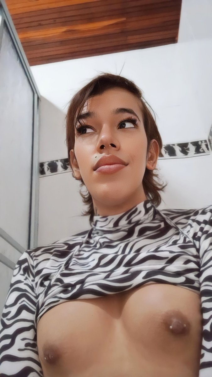 Llittledevil69's tweet photo. Mis tetas piden leche dame leche papi 😈😈😈🥛🥛 

@RegiolandiaMTY https://t.co/hGR702ofXk