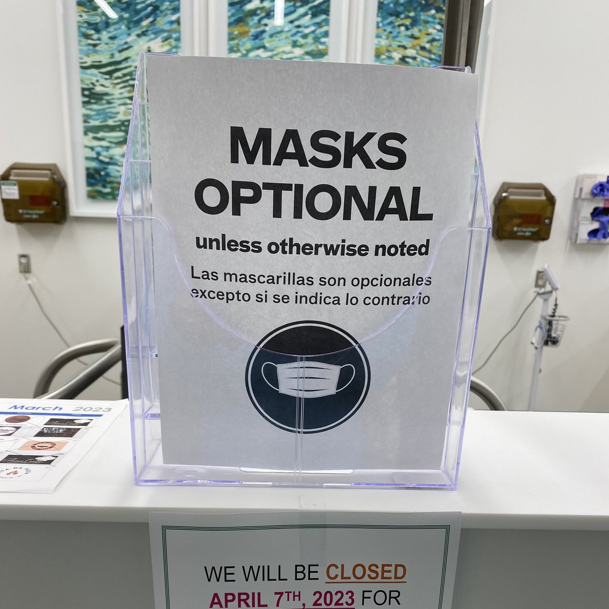 Masks are no longer required at @AtriumHealth #pulmonaryrehab. Staff told me if I didn’t like it, I could leave. They claimed no one dies of covid anymore, that it’s “just a cold” and that masks “don’t work.” These were pulmonary therapists! Most of their patients are on oxygen.
