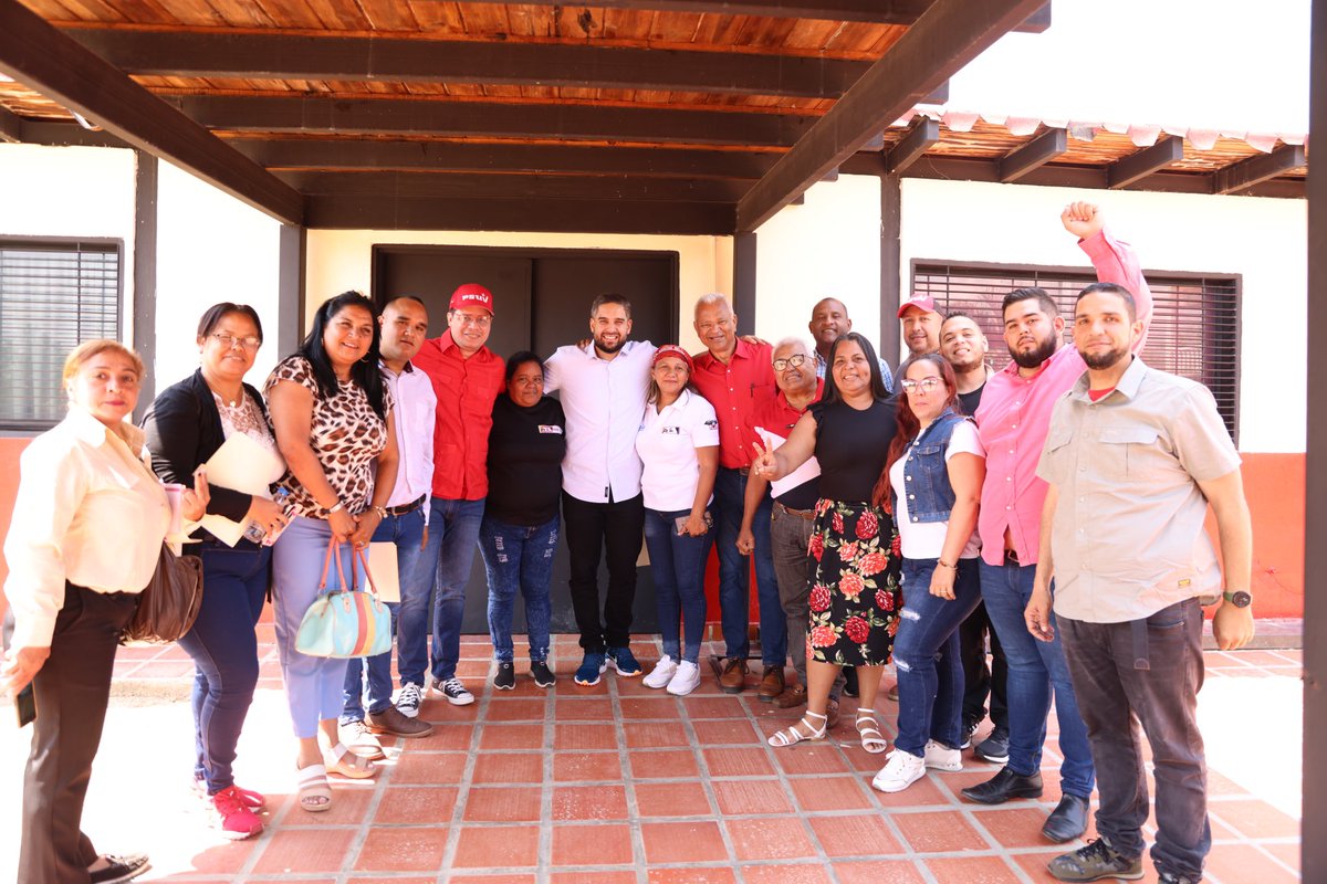 Tuvimos un excelente encuentro con el equipo de la Vicepresidencia de Asuntos Religiosos del <a href="/PartidoPSUV/">PSUV</a> del estado Carabobo. Estos hombres y mujeres son parte del ejército de #VenezolanosDeBien, movidos por la fe y el amor patrio, para acompañar al pueblo en sus luchas diarias.