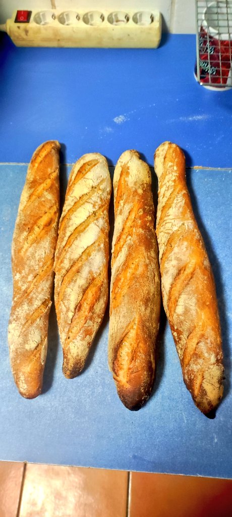 traduceman's tweet image. ¡Abarrotado! #crunchicrunchi #panarra #bakingbread #panaderocasero #pan #pancasero #bread