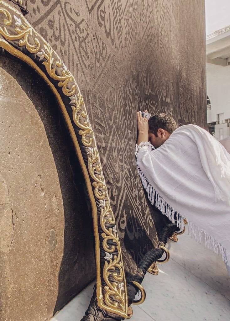 F_riendss's tweet photo. أعد لي قلبي القديم ي الله.. أعدني جميلاً كما خلقتني  ♥️ https://t.co/6KfEpMjOlO