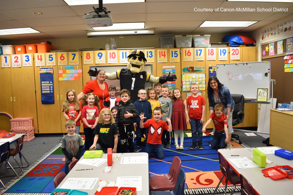 America250_PA's tweet photo. • Jeff Kotula, Pres. of #WashCoChamberPA
• Steely McBeam, mascot of the Pittsburgh @Steelers
• Sting, mascot of @WaynesburgU
• Wild Thing, mascot of @WashWildThings
• Blaze, mascot of @PennWCalifornia
#Promise250PA #KeystoneClassroomInitiative https://t.co/WnwfpwG5q0