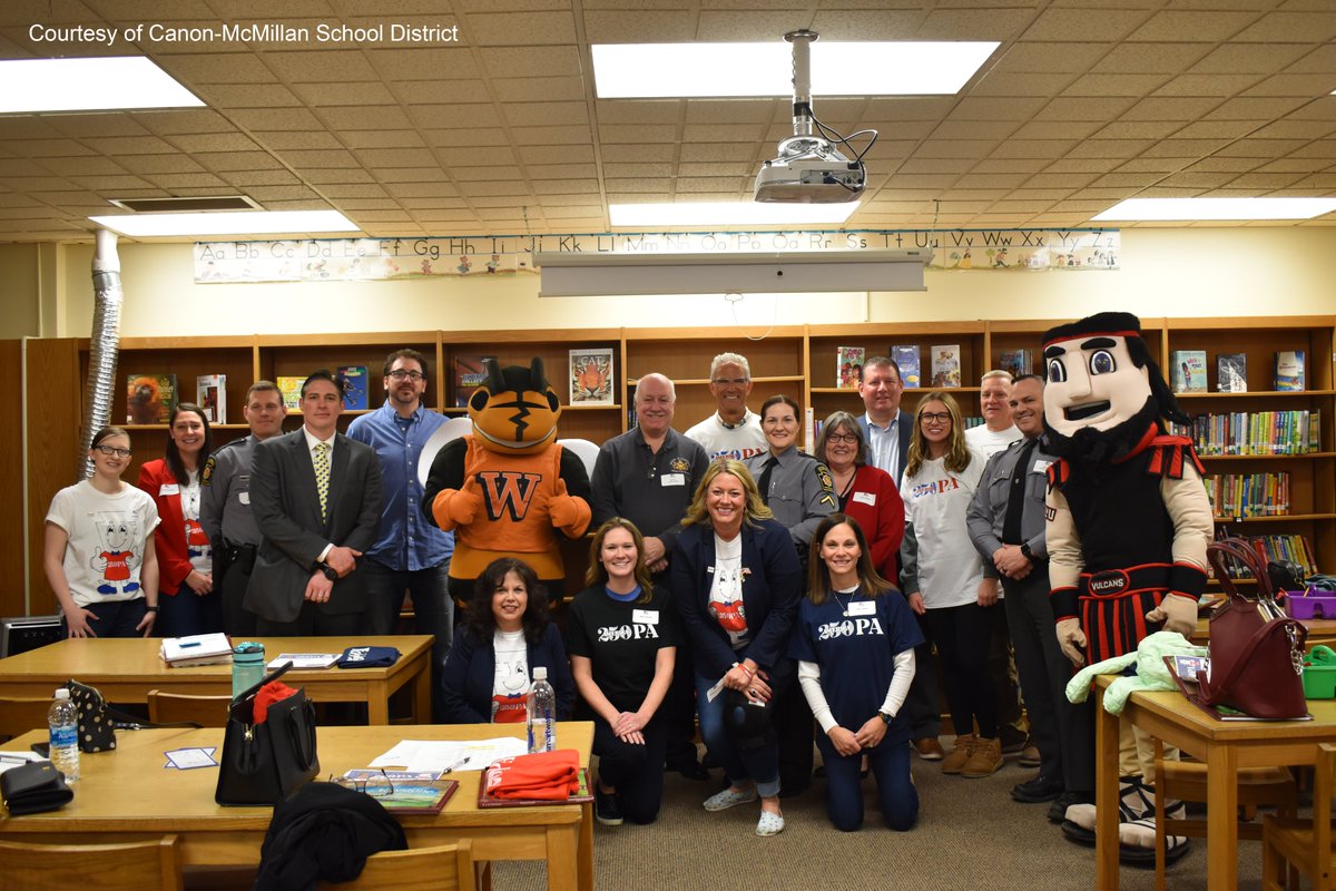 America250_PA's tweet photo. • Jeff Kotula, Pres. of #WashCoChamberPA
• Steely McBeam, mascot of the Pittsburgh @Steelers
• Sting, mascot of @WaynesburgU
• Wild Thing, mascot of @WashWildThings
• Blaze, mascot of @PennWCalifornia
#Promise250PA #KeystoneClassroomInitiative https://t.co/WnwfpwG5q0