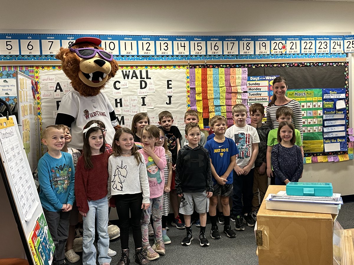 America250_PA's tweet photo. • Jeff Kotula, Pres. of #WashCoChamberPA
• Steely McBeam, mascot of the Pittsburgh @Steelers
• Sting, mascot of @WaynesburgU
• Wild Thing, mascot of @WashWildThings
• Blaze, mascot of @PennWCalifornia
#Promise250PA #KeystoneClassroomInitiative https://t.co/WnwfpwG5q0