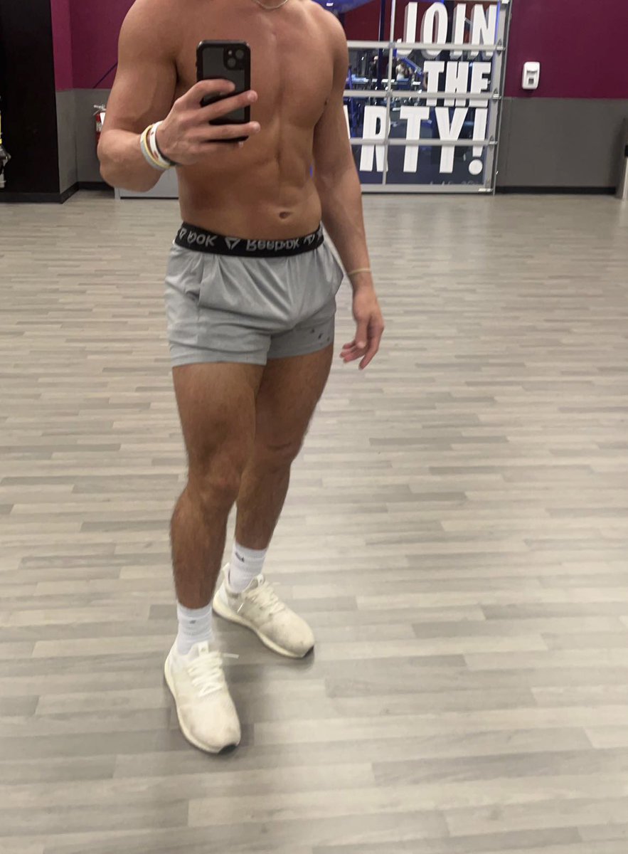Cashmasterr62's tweet photo. New teen cashmaster on the scene. Hmu to get drained 😈 #findom #alphaworship #findomking #domination #humiliation #worship #cashmaster #submission #alpha @AcademyOfFags @ListOfMasters @AlphaMaleWorld1 @FindomAlphaRT @alpha_amplifier @AlphaMaleRT @alphamusclewor https://t.co/W2pdKHmwaX