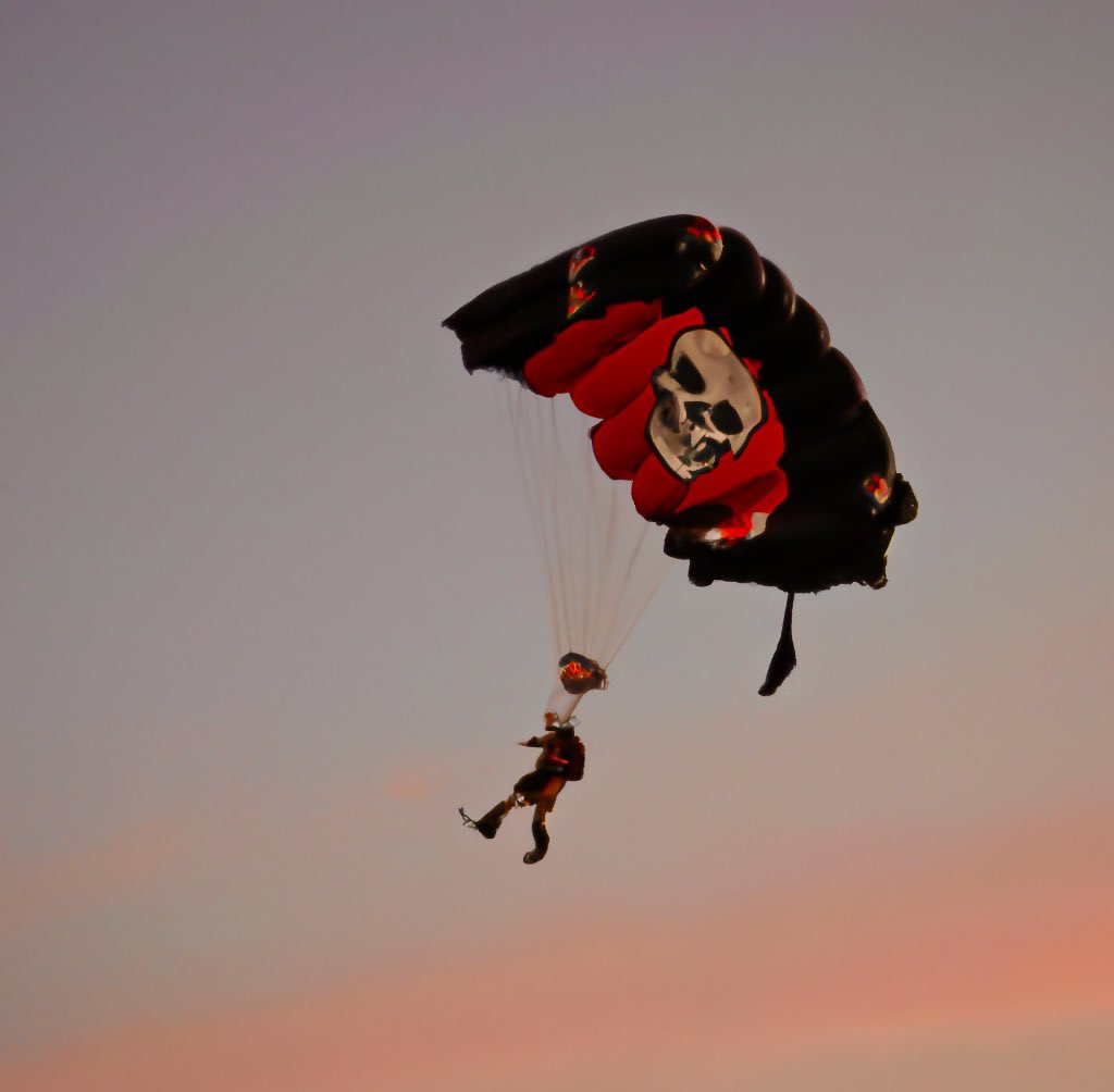 You can participate in guaranteed airdrops for less than $150 and net yourself between $1500-$150000+

I have aggregated 15 upcoming airdrops for you to take advantage of.

Here’s how anyone can do it: 🧵 👇