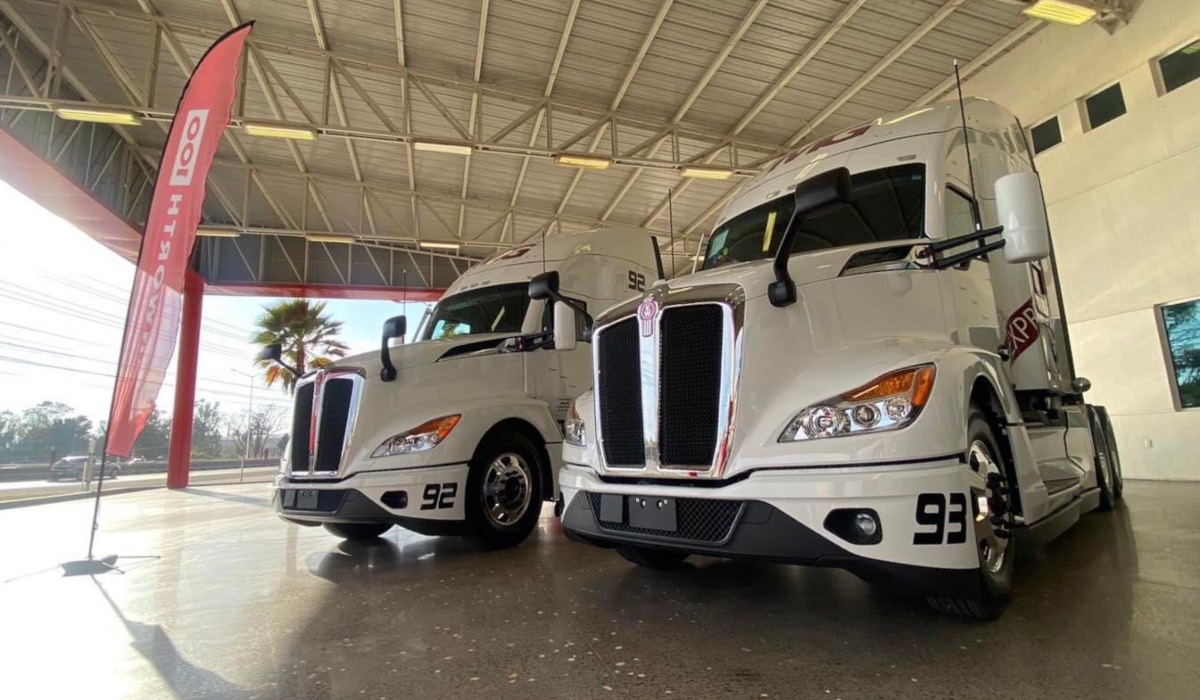revistatyt's tweet photo. #RevistaTyT | Express MG crece su flota con 9 tractocamiones de Kenworth BACE
https://t.co/KUVipfuRG2 https://t.co/CHXtwHZoHR
