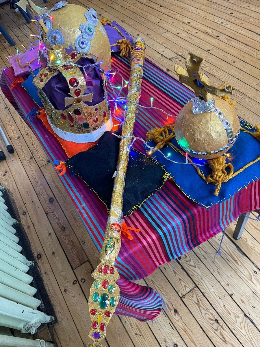 Fantastic Art Exhibition tonight! Thank you to all the children for their hard work and enthusiasm. It was lovely to see so many parents tonight and I'm sure they are equally proud of their artistic children as we are. Well done. 👑♥