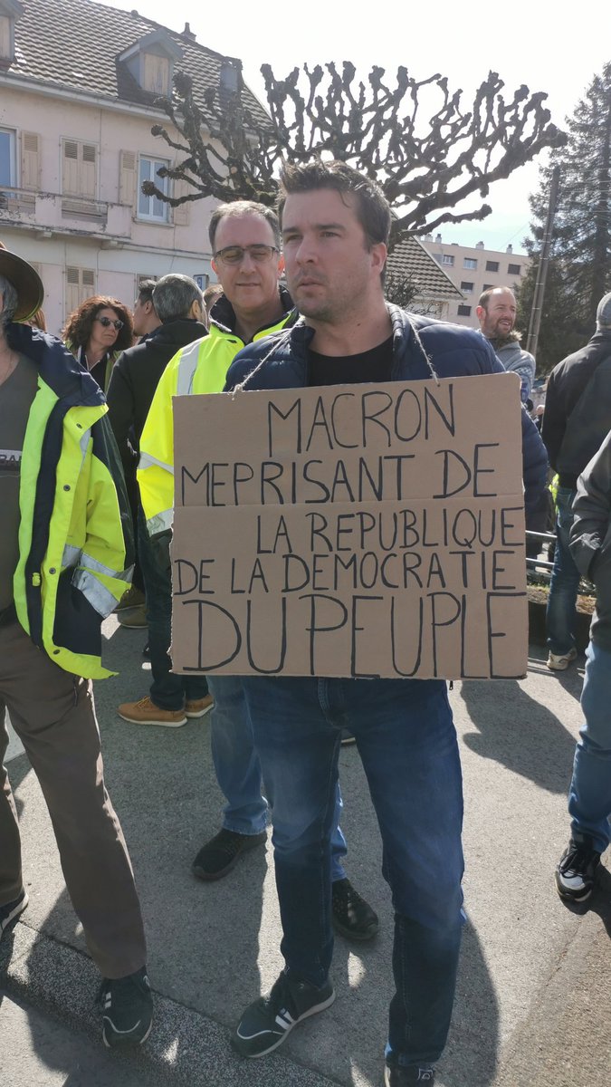 Romain30112747's tweet photo. Une pensée pour les personnes blessées souvent injustement. Tous !

#reformedeseetraites #Nupes #LFI #DarmaninDemission #megabassines #BassinesNonMerci #GreveGeneraleIllimitee #greve28mars #GrevEvent #manifestation28mars #megabassine #sainte_soline https://t.co/ZazIat8wNb