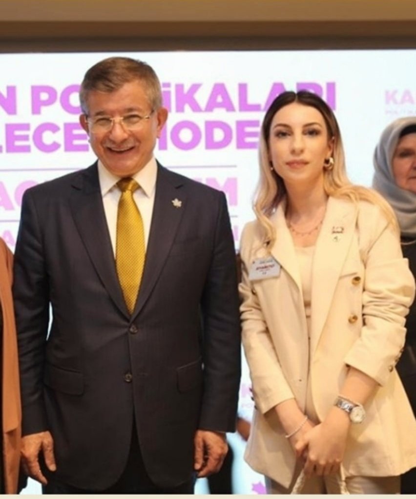 Türkiye’mizin güzel geleceği için imza atan, İlim ve irfan yolunun ışığını aydınlatan,fikir ve rehber meşalesi ile yolumuzu açan,  her daim bizlere destek olan, Değerli Genel Başkanımız Prof.Dr. Sn. Ahmet Davutoğlu Hocamıza sonsuz teşekkürler.⚘
<a href="/Ahmet_Davutoglu/">Ahmet Davutoğlu</a> 
<a href="/GelecekPartiTR/">Gelecek Partisi</a>