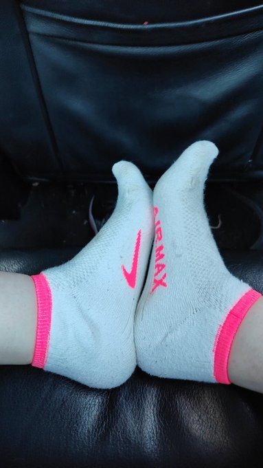 Descansado en el viaje despu&eacute;s de la facultad. Hoy se curso dos clases 🥹 https://t.co/6P0sHz8aLp<a href="/tag/realloyalfans"class="tags"><span>#realloyalfans</span></a>