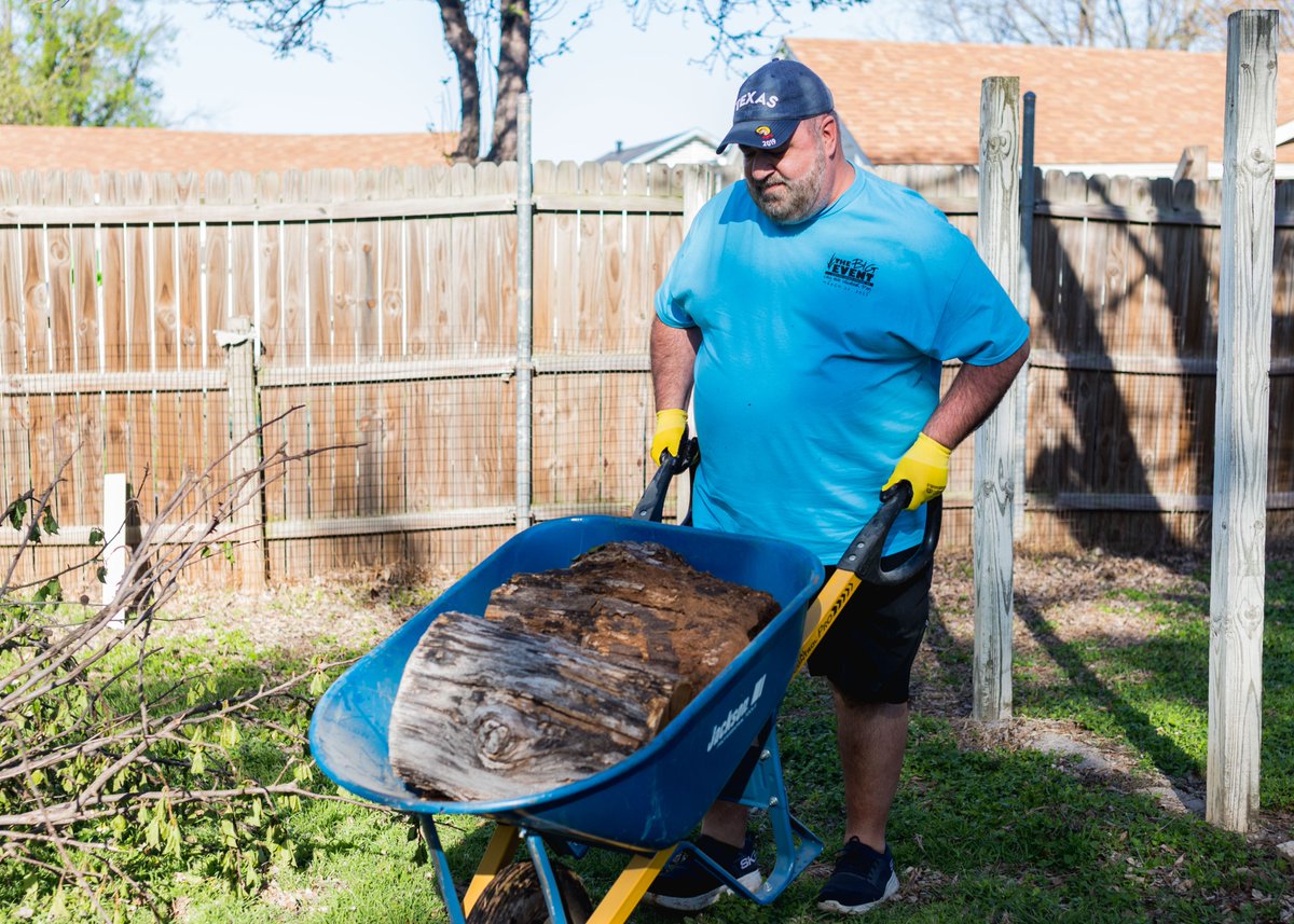 gp_tx's tweet photo. The #GPBigEvent numbers are in! 

1,600 volunteers took on 100 service projects all around #GPTX, collecting more than 40 TONS of debris! 

 https://t.co/a3ACn9Y07x https://t.co/WLb1yPefXw