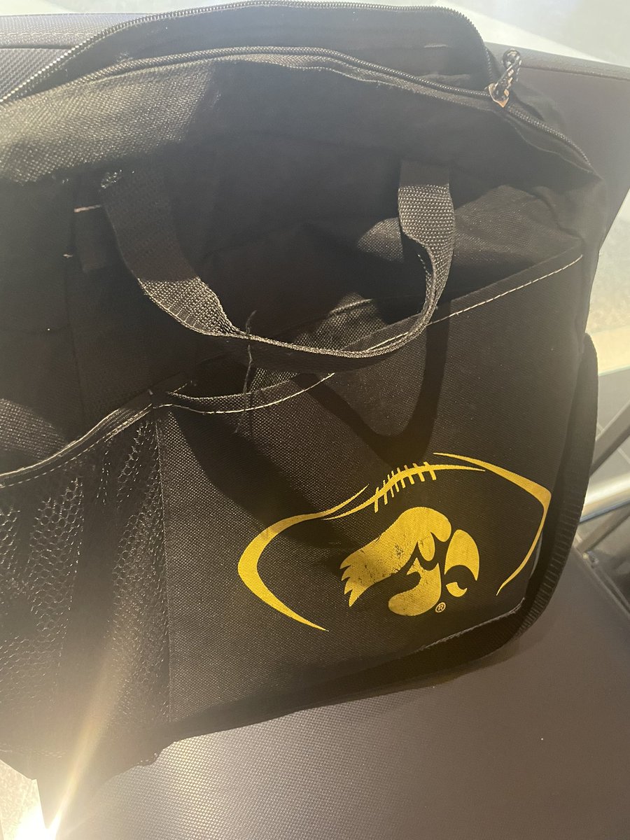 ChrisMReck's tweet image. Business meeting today in Philadelphia. First thing my prospect said after seeing my 🐤 laptop bag was pausing the meeting and talking about how great the @IowaWBB team and @CaitlinClark22 are. Pretty cool moment . Go hawks!