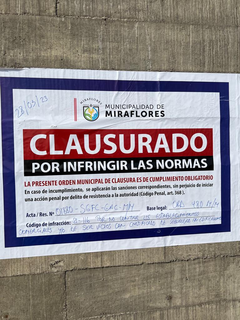 jfowks's tweet photo. Esta mañana funcionarios de gestión de riesgo de Municip Miraflores llegaron al Lugar de la Memoria del @MinCulturaPe con ese documento que dice que el LUM pidió una inspección. El LUM no la había solicitado. Han cerrado temporalmente el local. 3ra imagen es de @VigilantePeru2 https://t.co/mK1T5ndlJd