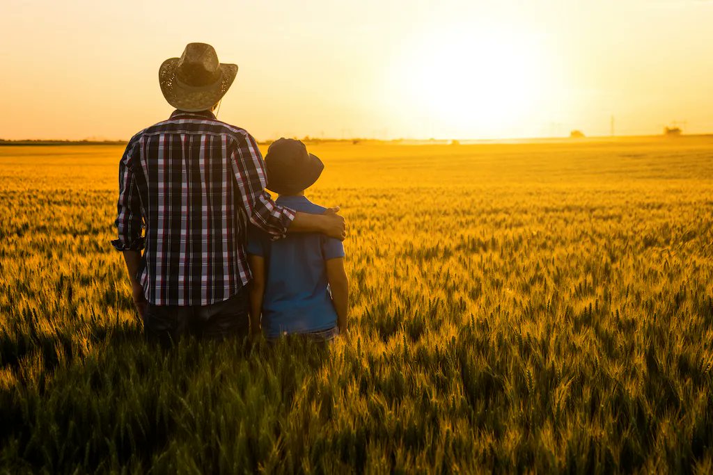 ReformFCS's tweet photo. Farm Credit Mid-America receives favorable tax treatment of just about 3%, presumably to help vulnerable farmers.

If #FarmCredit Mid-America continues to insufficiently serve the YBS farmers, they should no longer receive this favorable tax treatment. https://t.co/FLUspMAwsQ https://t.co/kZa2gjKz5u
