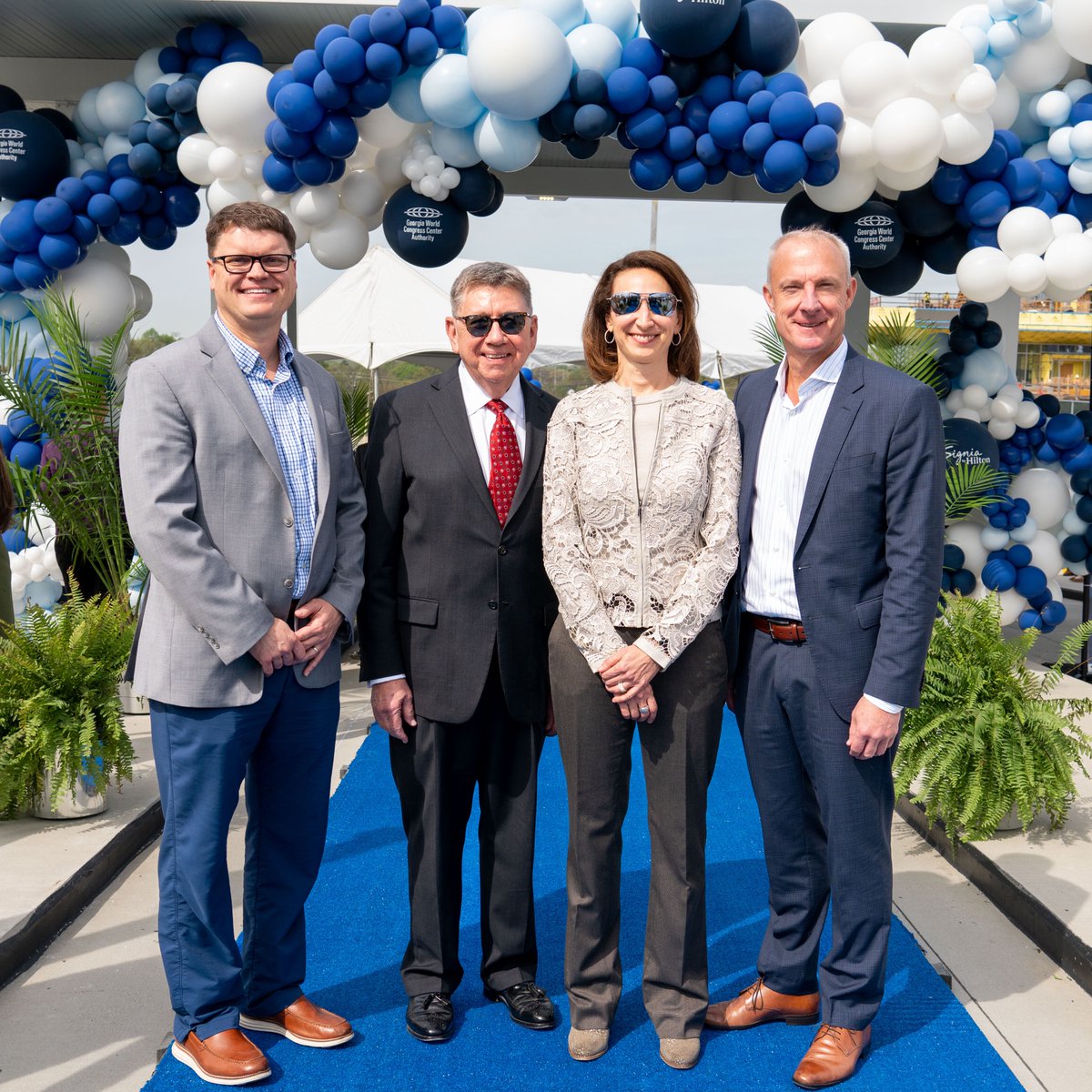 GWCC_ATL's tweet photo. We're all the way up!
#ChampionshipCampus celebrated another milestone today with the Topping Off Ceremony for the 976-room Signia by Hilton Atlanta!
The 42-story hotel will connect to Georgia World Congress Center when it opens in January 2024. We can't wait! https://t.co/pi0HCCMwV9