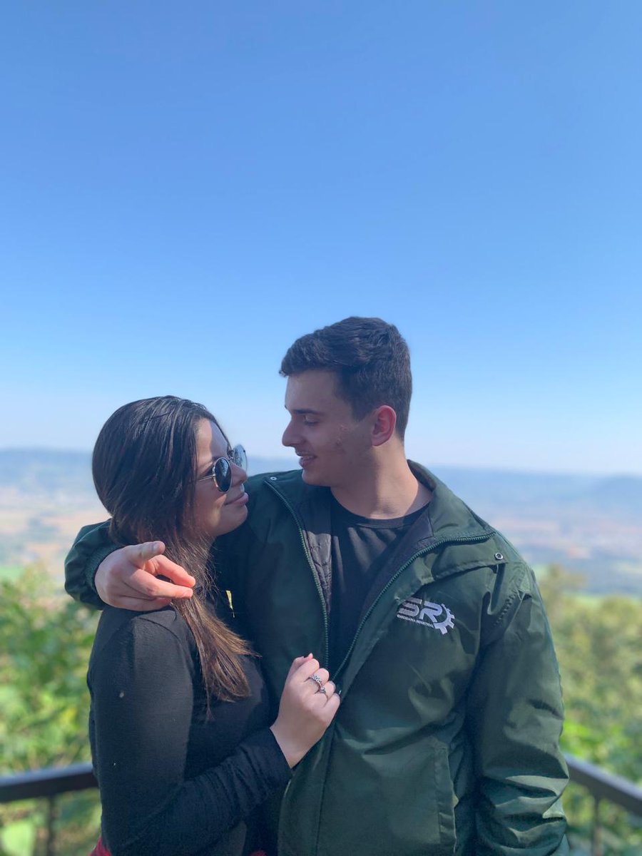 mallumello_'s tweet photo. No primeiro dia de aula do CTISM horrível de quente, depois do almoço decidi junto com a minha amiga descansar no DECTI, sentei em uma cadeira e caí na frente dele, depois de alguns meses nos reencontramos e ficamos juntos. São 2 anos com ele de muitos que virão 🫶 https://t.co/HnjahX76Ua