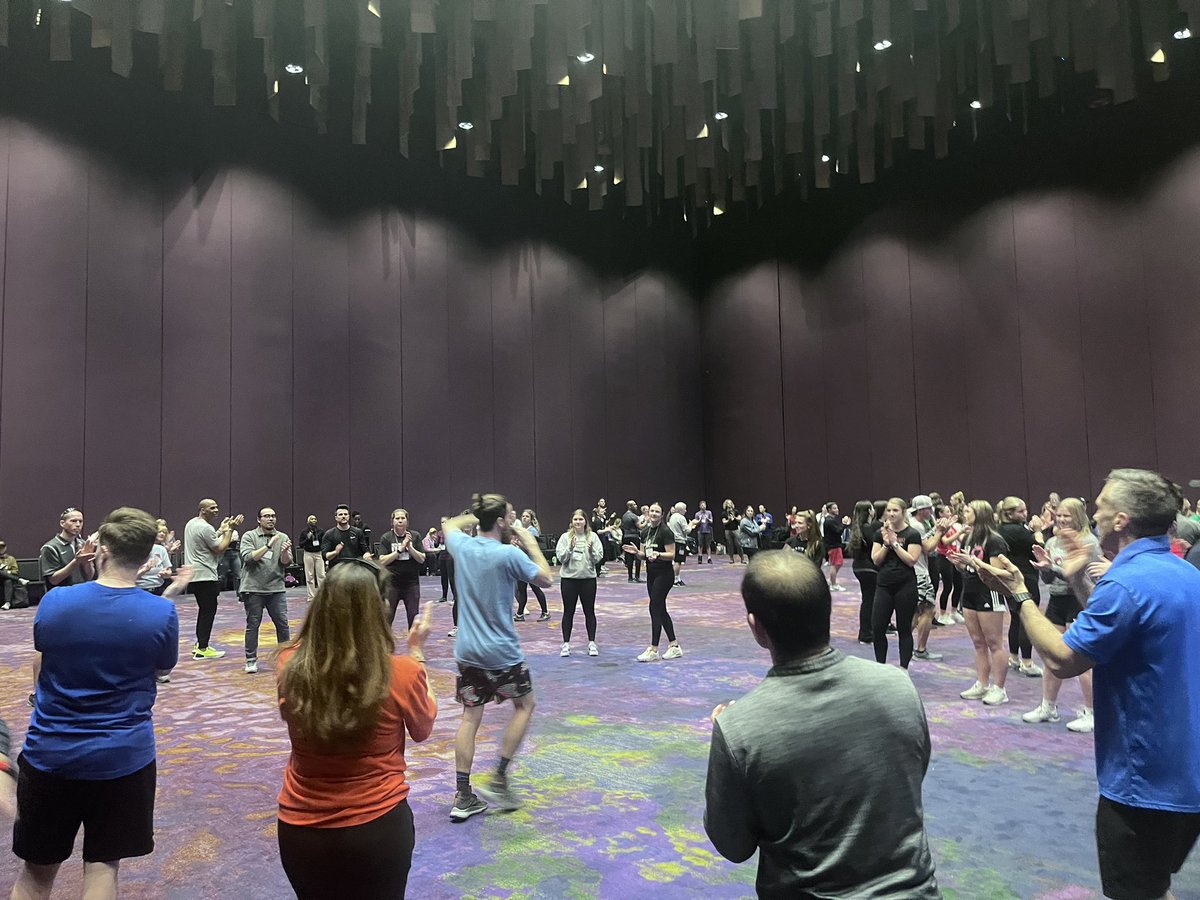 STEAMWellness's tweet photo. This past year has been a roller coaster of stress and doubt and gratitude and excitement. Iโve had many people stand by my side to support me through it all, but one person who knew exactly how I was feeling was @WellnessClass #MattyB I canโt think of a better way to culminate https://t.co/tYkm8LbnG4