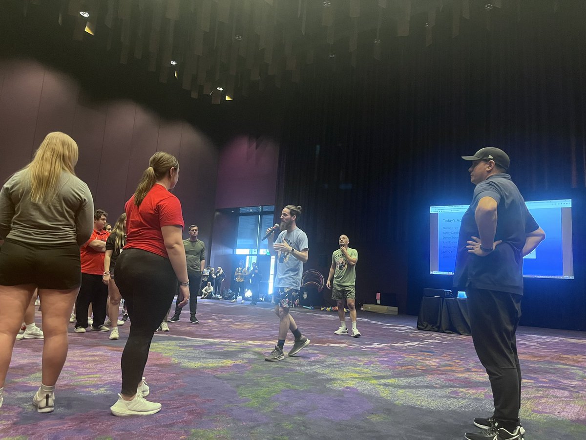STEAMWellness's tweet photo. This past year has been a roller coaster of stress and doubt and gratitude and excitement. Iโve had many people stand by my side to support me through it all, but one person who knew exactly how I was feeling was @WellnessClass #MattyB I canโt think of a better way to culminate https://t.co/tYkm8LbnG4