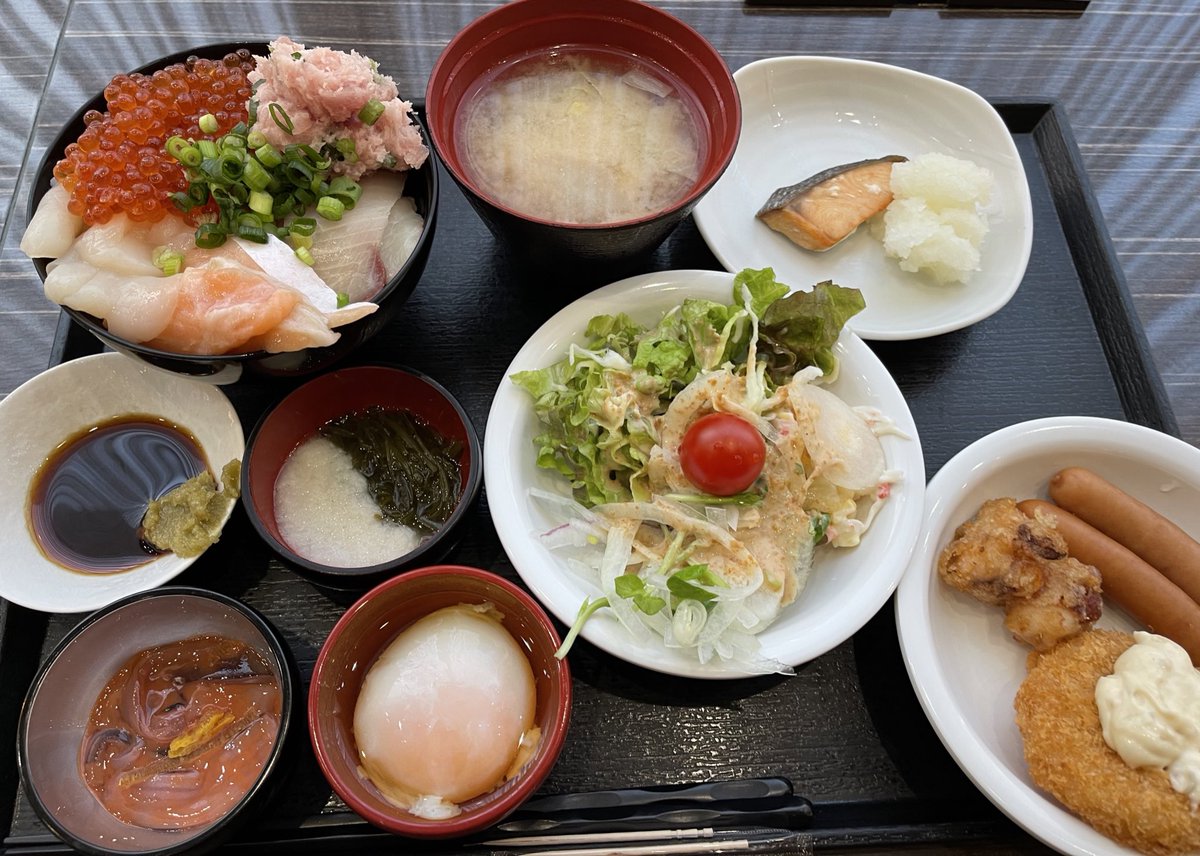 ampmkpkp's tweet photo. おはようございます☀️朝食バイキングたくさん取りがち😋海鮮丼盛り放題はエグい✨腹パン💦 https://t.co/8Woq9UBExq