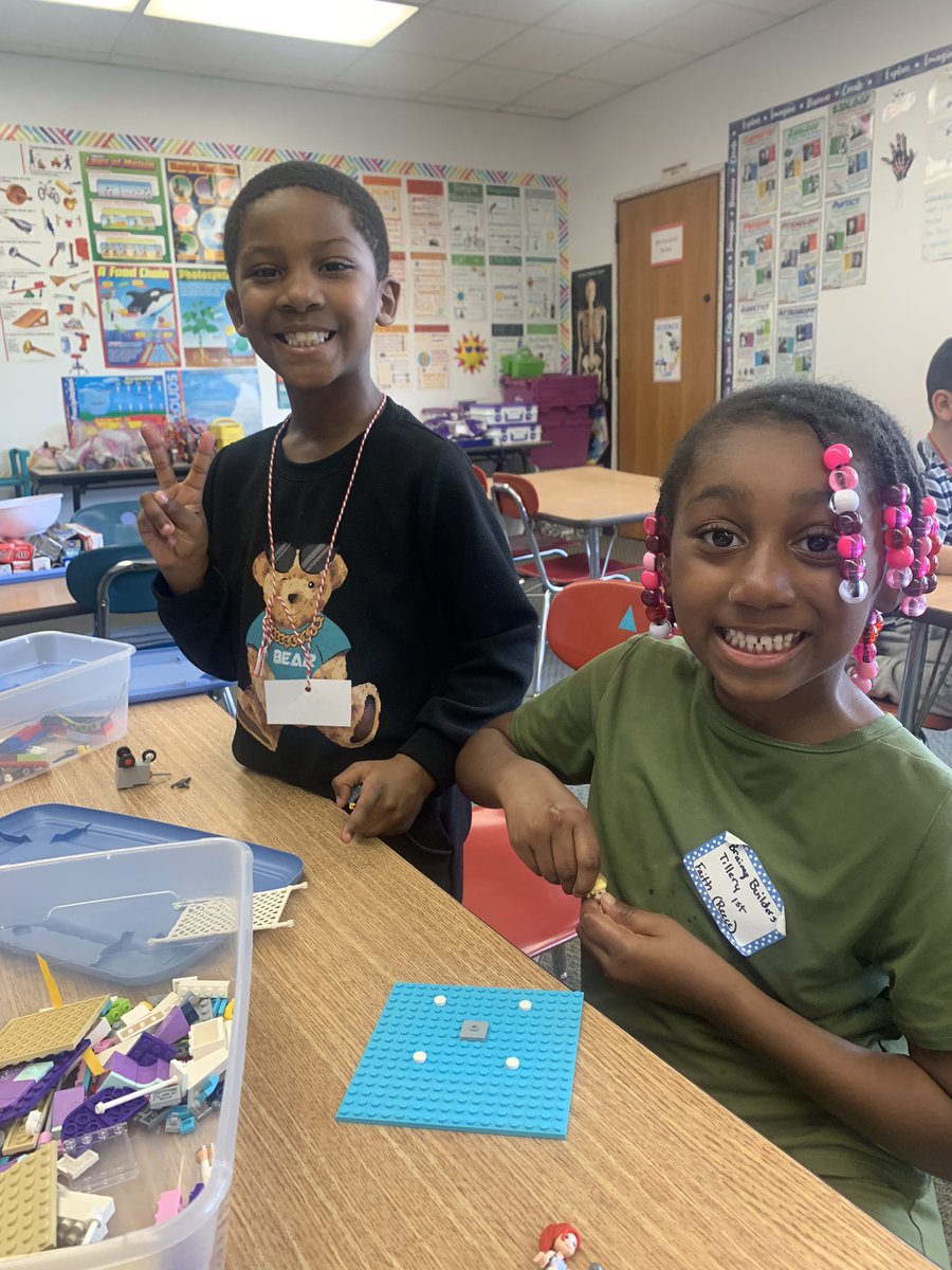 WendellMagnetES's tweet photo. Check out these Brainy Builders creating masterpieces with legos in their club! π·πΎββοΈπ·πΌββοΈ #wesstrong https://t.co/vQlD6m0JnM