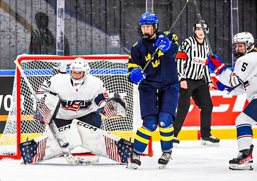 JanesvilleJets1's tweet photo. Oakland Grizzlies 18U goaltender &amp; Team USA U18 Bronze Medalist Annelies Bergmann will start for the Jets next Friday, marking the Jets as the first Tier I or Tier II junior hockey franchise in the US to play a female athlete. Read more in our release ⬇️ 

https://t.co/Hlk8SHfohc https://t.co/H1MEXYC36r
