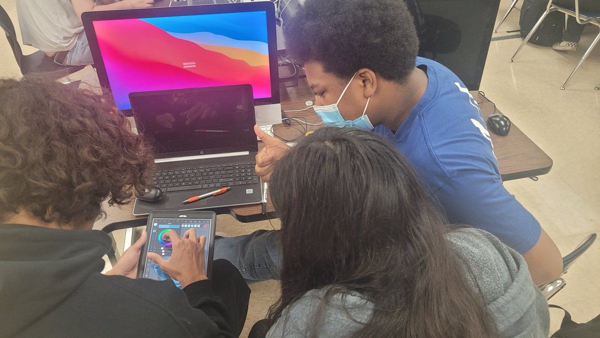 WHS_Animation's tweet image. Thank you Jaida from @FullSail for a fun workshop today! Loved seeing all the collaboration and creativity happening! :) 
#fullsailuniversity #artworkshop #futureanimators #NISDsuperiorCTE #warriornation