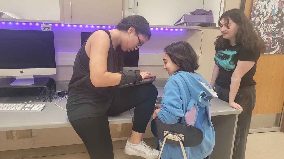 WHS_Animation's tweet image. Thank you Jaida from @FullSail for a fun workshop today! Loved seeing all the collaboration and creativity happening! :) 
#fullsailuniversity #artworkshop #futureanimators #NISDsuperiorCTE #warriornation