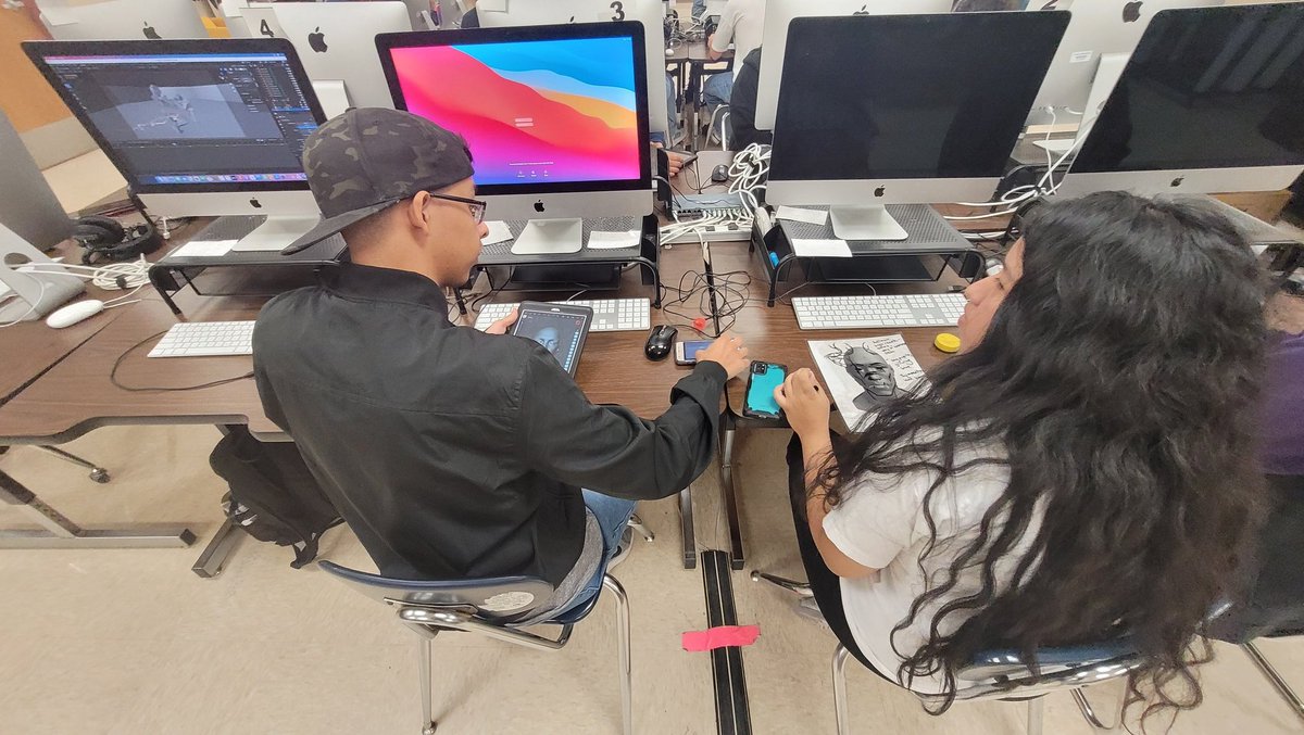 WHS_Animation's tweet image. Thank you Jaida from @FullSail for a fun workshop today! Loved seeing all the collaboration and creativity happening! :) 
#fullsailuniversity #artworkshop #futureanimators #NISDsuperiorCTE #warriornation