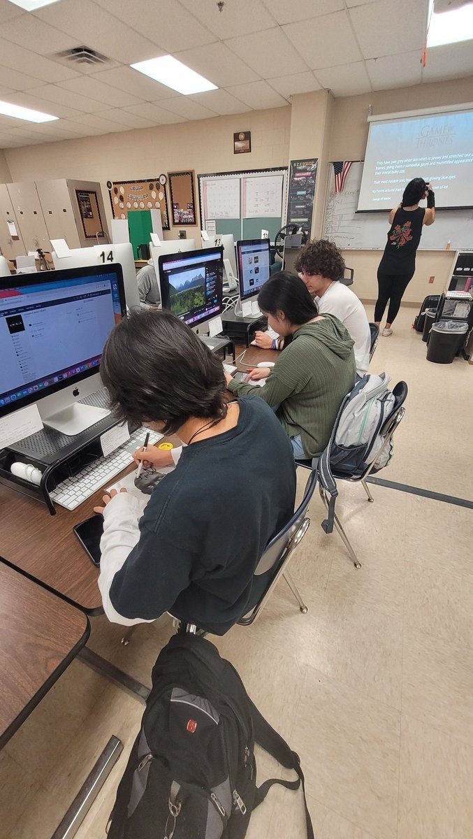WHS_Animation's tweet image. Thank you Jaida from @FullSail for a fun workshop today! Loved seeing all the collaboration and creativity happening! :) 
#fullsailuniversity #artworkshop #futureanimators #NISDsuperiorCTE #warriornation
