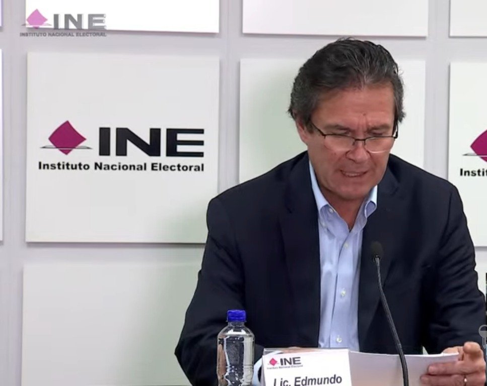 marizxa's tweet photo. #Porfirito #EdmundoJacoboMolina aplica #PlanFuga xq bruto no es!!
Dice el SRIO del @INEMexico q más vale q digan "aquí corrió que aquí quedo" Miedo a las auditorías q se avecinan al #INE ?
Pues no q muy DEFENSORES DLA DEMOCRACIA-DORADA?
Caras vemos #Porfiritos no sabemos https://t.co/PpEmm7jJh6