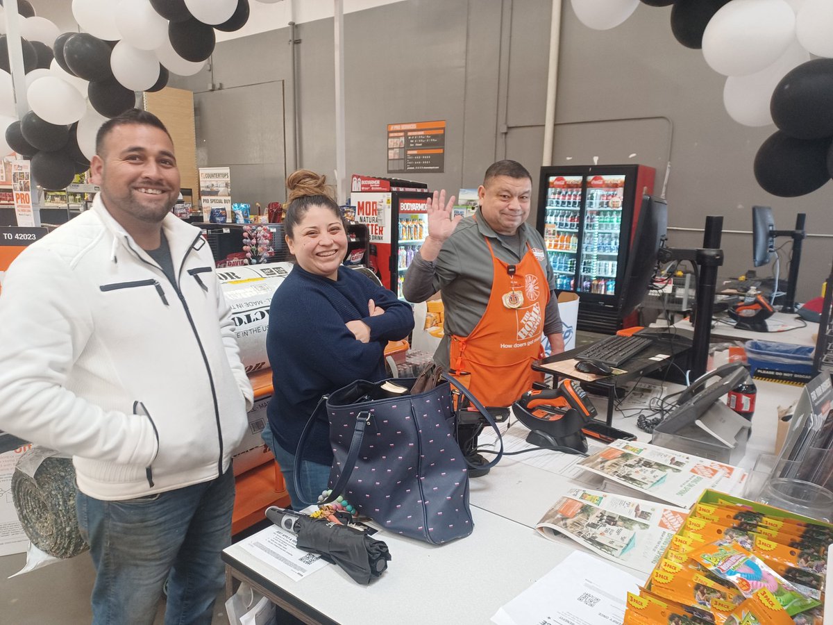 kc_paulk's tweet photo. VALLEJO HOME DEPOT 0633, PRO APPRECIATION WEEK  Ciro with his newest of 10 Commercial Customers being signed up. https://t.co/FXWJ4YYOVR