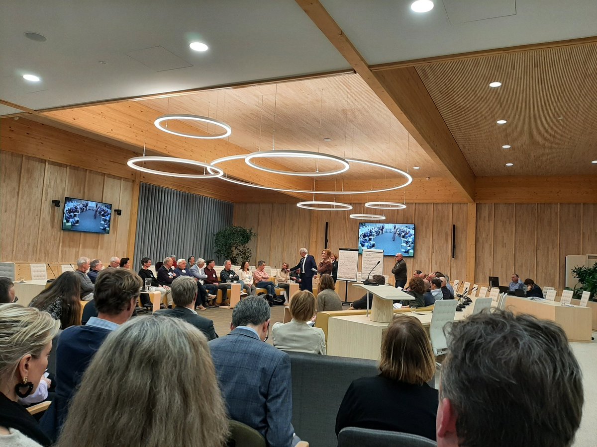 Als bijna-statenlid aanwezig bij #dialoogtafel in #Bergen. Mooi dat zo breed het gesprek wordt gevoerd over ontwikkelingen duingebied