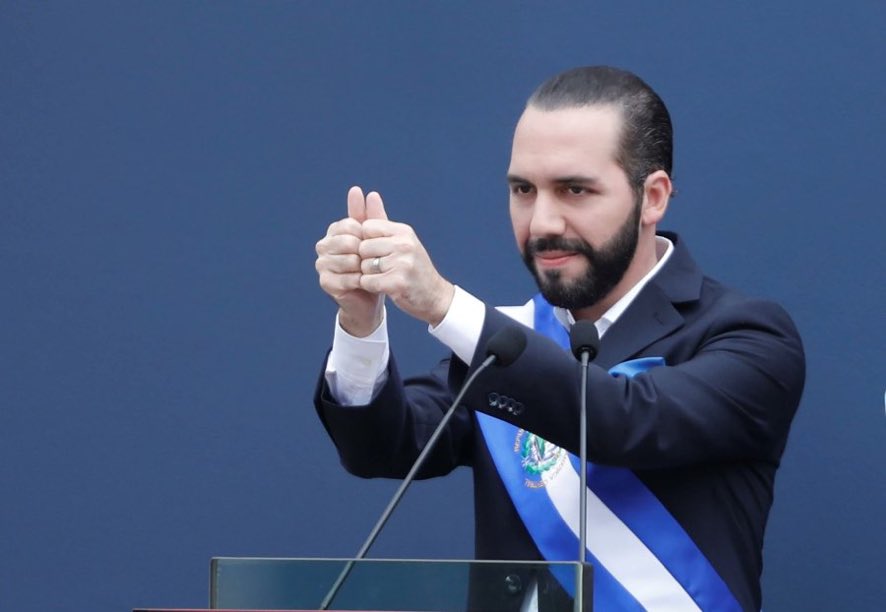 ElDatoColombia's tweet photo. ¿Es Nayib Bukele el mejor presidente que tiene toda Latinoamérica?

❤️ Por supuesto 
🔁 Si 
💬 No, y por qué? https://t.co/6srgYj9EFK