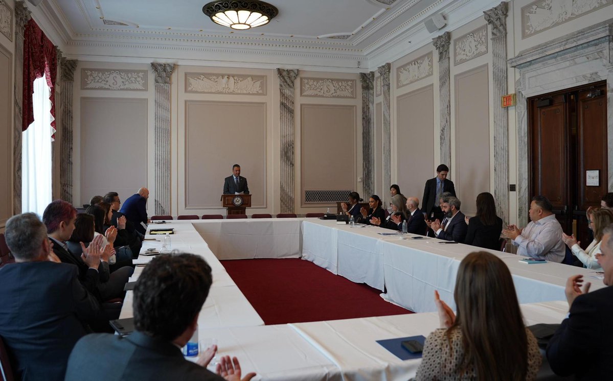 SenAlexPadilla's tweet photo. Joined @SF_Chamber here in D.C. today to discuss how we can work together to uplift local businesses and communities in the Bay Area. https://t.co/4mKNU4zw6D