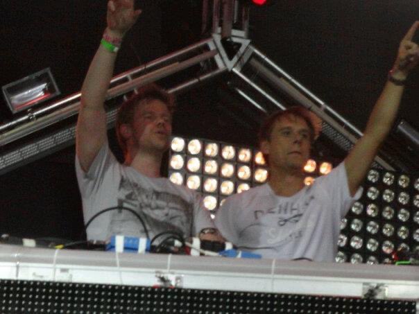 amil212's tweet image. 11 years ago I captured this priceless moment at Asot 550 Miami 🙏🏻🔥 two legends one stage @arminvanbuuren @FerryCorsten @asot #asot550 
 #ultramiami #trancefamily #brute
