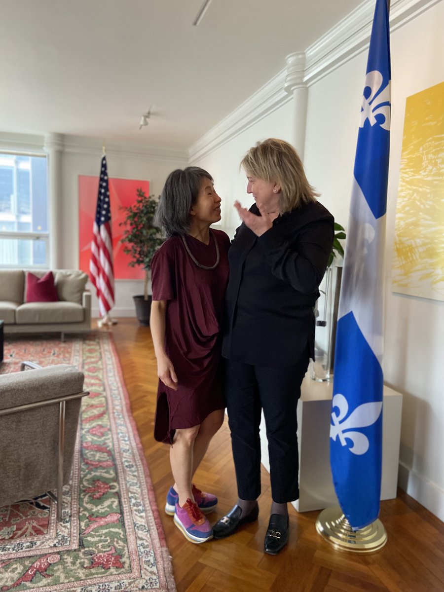 QuebecNewYork's tweet photo. La brillante et inspirante autrice québécoise Kim Thuy nous a rendu visite lors de son passage à #NY pour le lancement de son roman "Em".📖 Nous avons souligné combien les #québécois ont de quoi être fiers de leurs #artistes et #créateurs qui rayonnent à l'étranger !✍️🌎 https://t.co/OaXH23gI3C