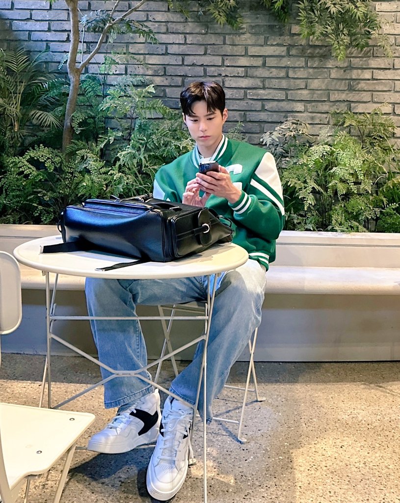 s1nataliya's tweet photo. ☀️🌸🌱☀️🌸🌱☀️🌸🌱☀️🌸🌱
Good morning!
@BOGUMMY ,
you sent such a cute gift to us yesterday and I really hope that it will not be the last and that you will definitely share your spring mood again!
#ParkBoGum 
#BOGUMMY
#CELINEHOMME 
#CELINEBYHEDISLIMANE 
☀️🍃☀️🍃☀️🍃☀️🍃☀️🍃☀️🍃 https://t.co/3lFq61hYtN
